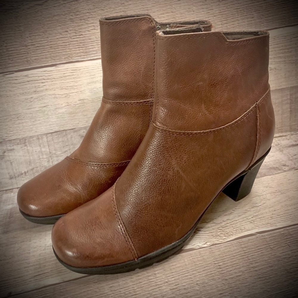 Clarks Womens Brown Leather Ankle Boot Bootie Sz 6